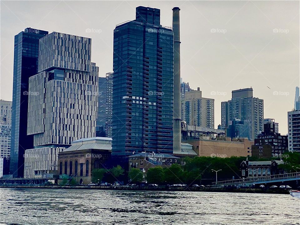 We are making headway finally on our journey home to „Newtown Creek“ in LIC, Queens from the „Mamaroneck“ marina. Motoring against the water currents for at least half of the time has slowed us down tremendously. 2023. Hypnotic Productions