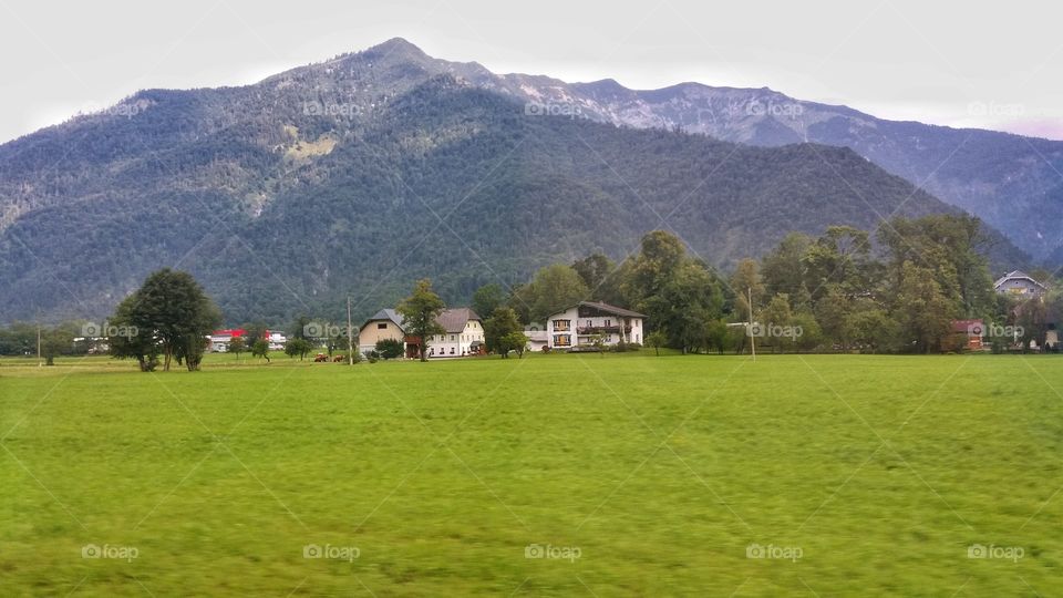 A group of Austrian tourists took pictures at will, the favorite resort of their life.