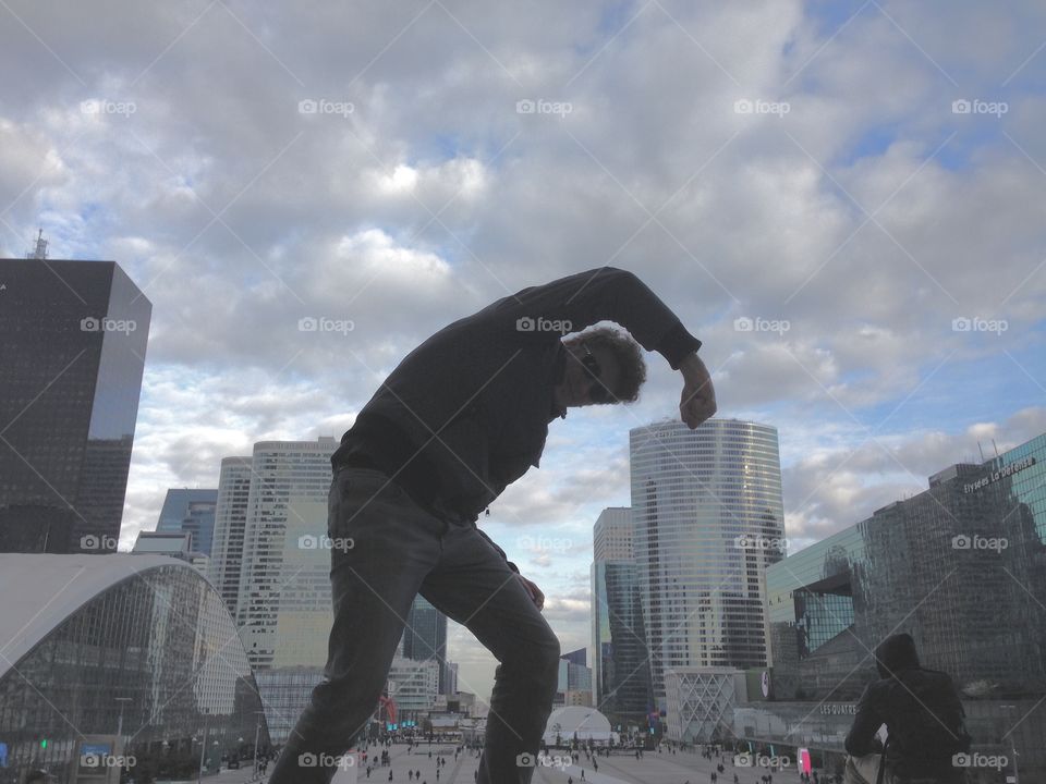 Godzilla à la Defense