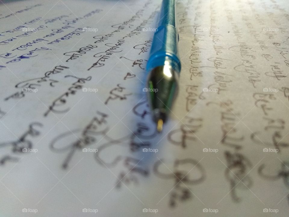 A best paper and pen photo