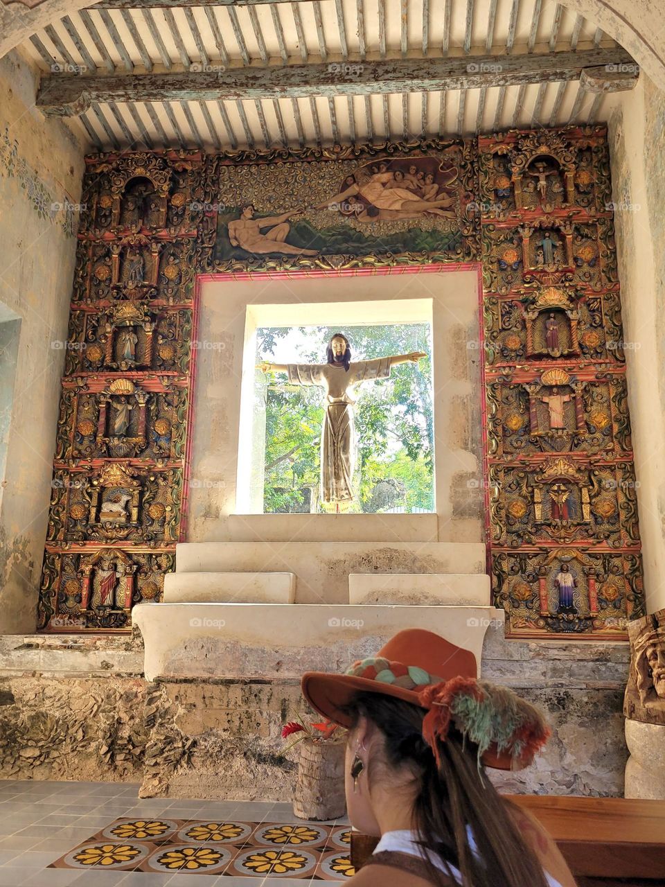 en una sencilla capilla histórica mexicana