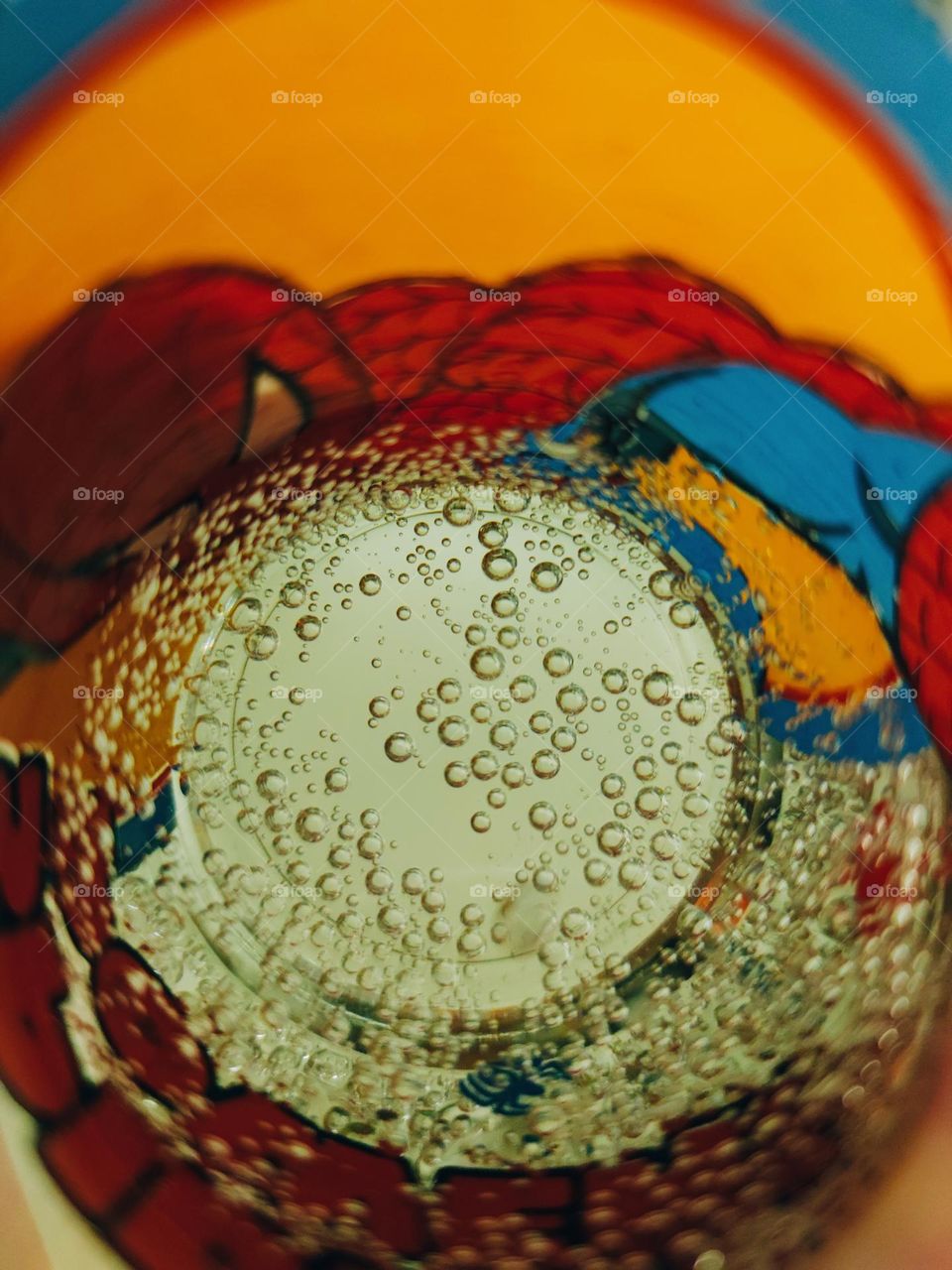 Burbuliukai stiklinėje