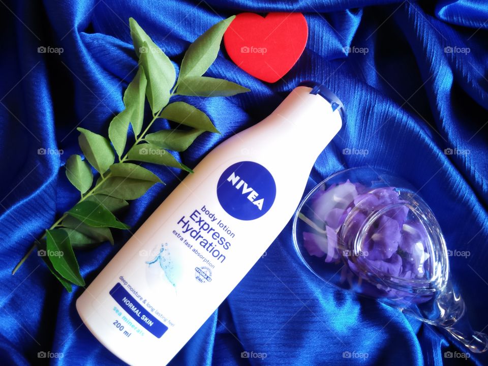 Let's moisturizing with Nivea