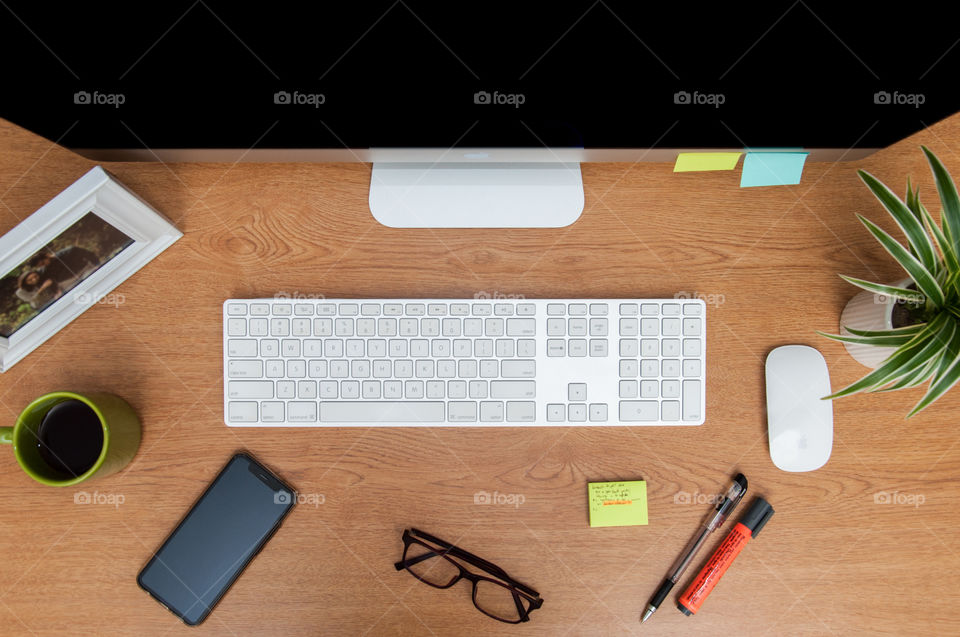 Flat lay foto of a desktop work station 