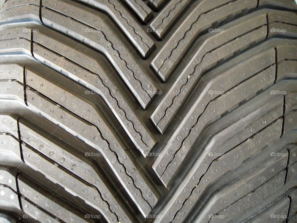 Special rain tire design