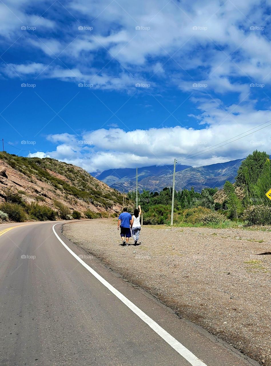 caminar en zona de montaña