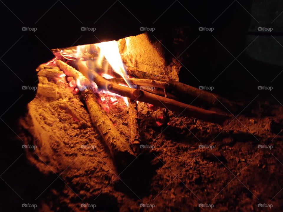 Leña ardiendo en fuego 🔥