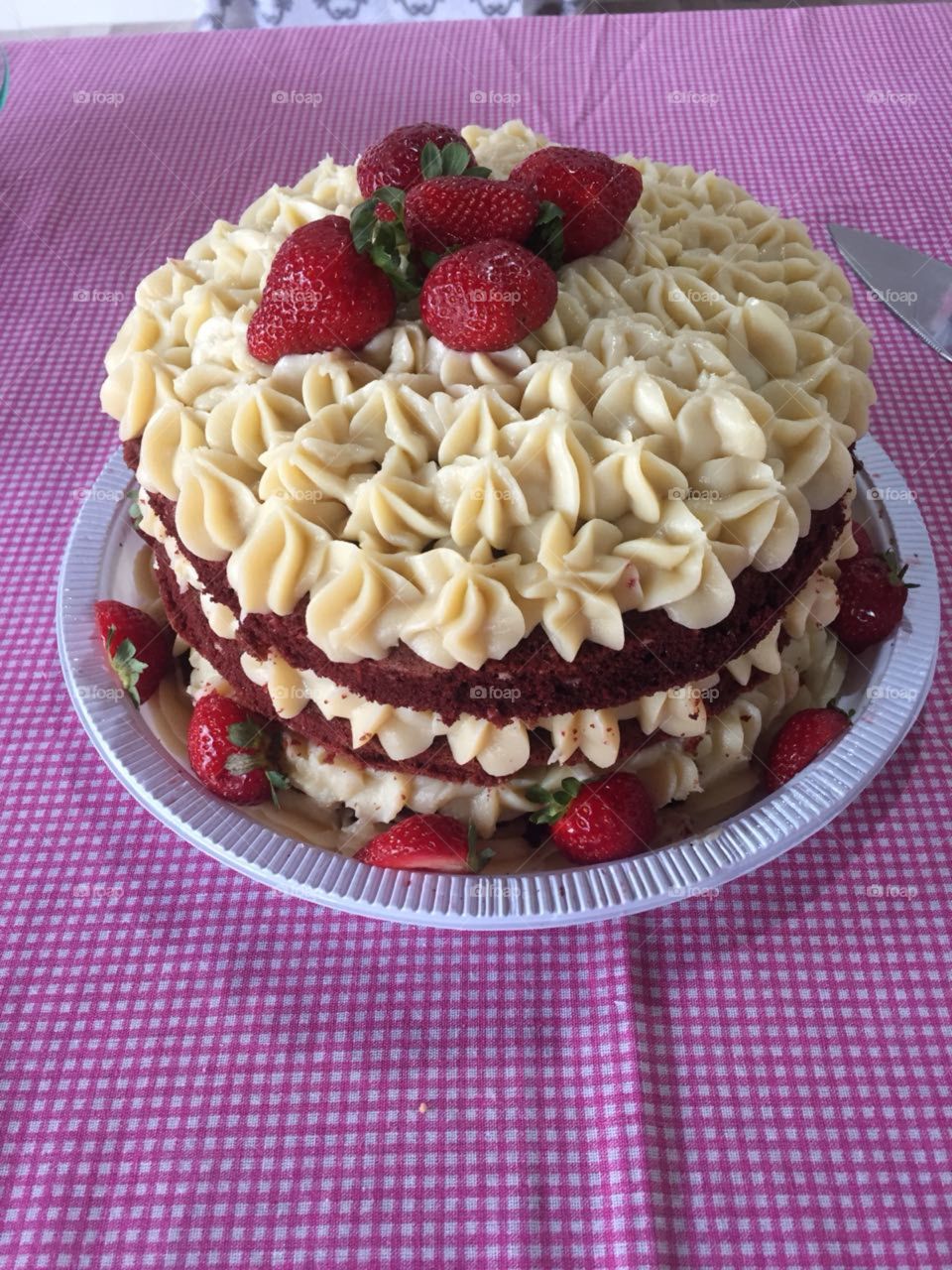 ‪Ôpa!‬
‪#Aniversário de #casamento do meu pai. Olha só o que o seu Lili e a dona Lalá ganharam:‬
‪Que delícia...‬
‪🎂 ‬
‪#Festa #Alegria #Amor #Matrimônio #Morango #Doce #Bolo‬