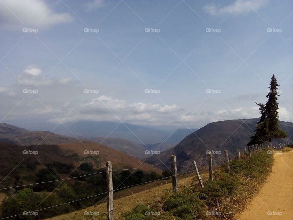 Hermosa vista de las montañas andinas Venezolanas desde la Aldea el Alto en Pregonero, Táchira, Venezuela.