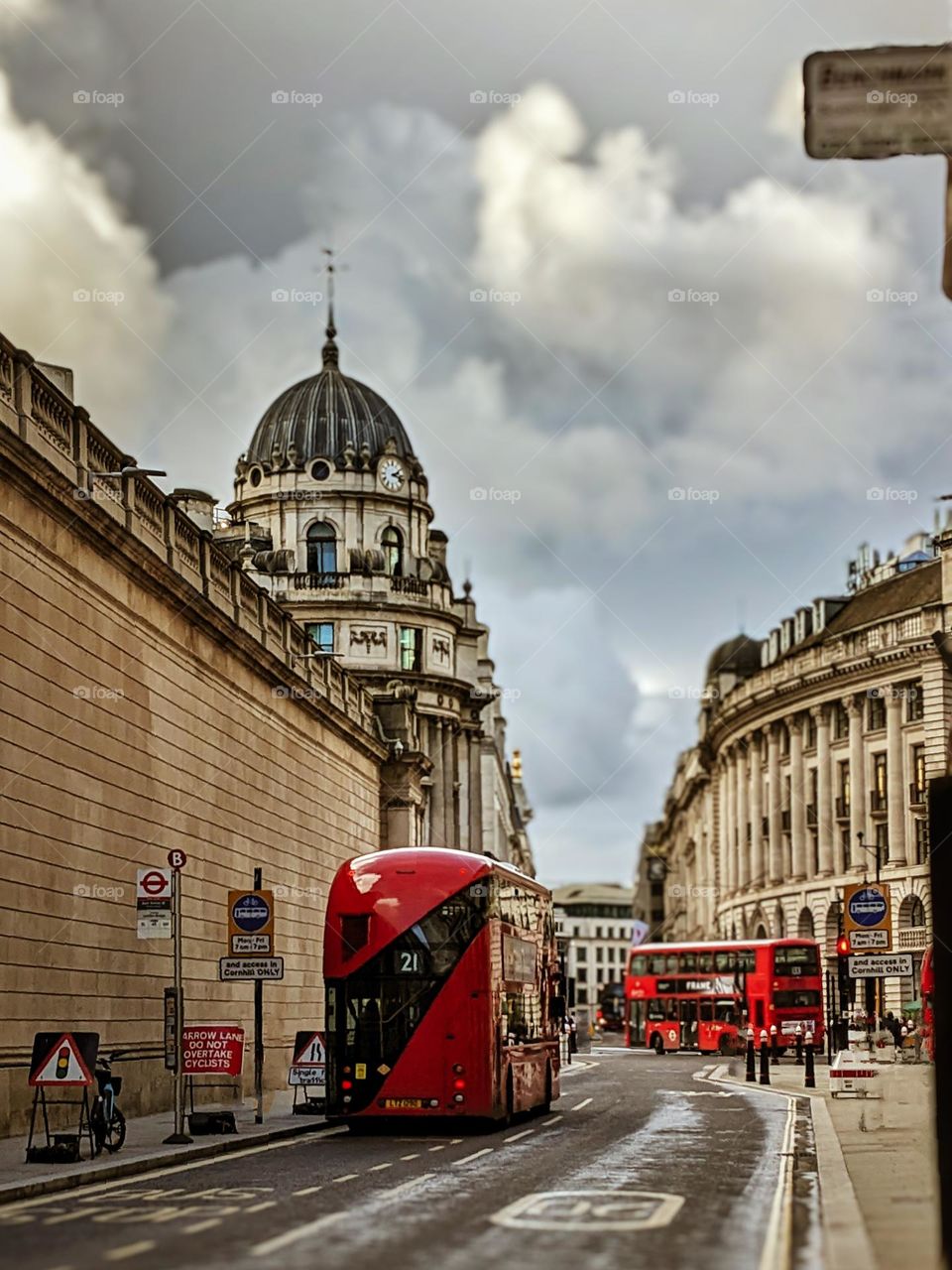 City of London. Bank station