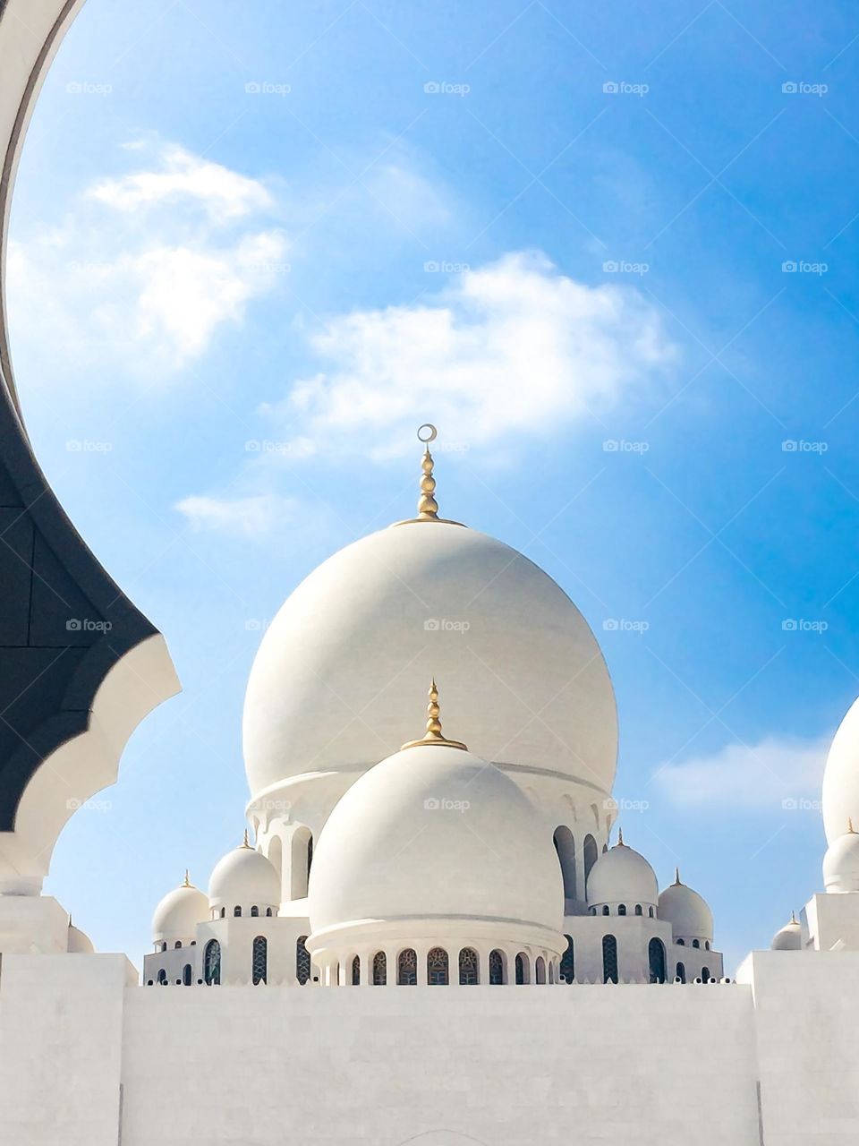 mobile photo architecture, mosque in Abu Dhabi white domes