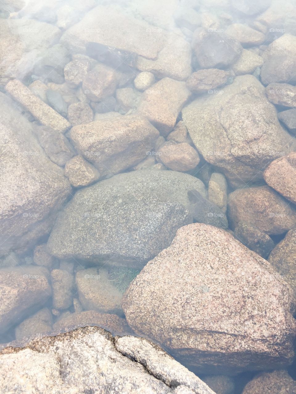 That clear water is so beautiful. 