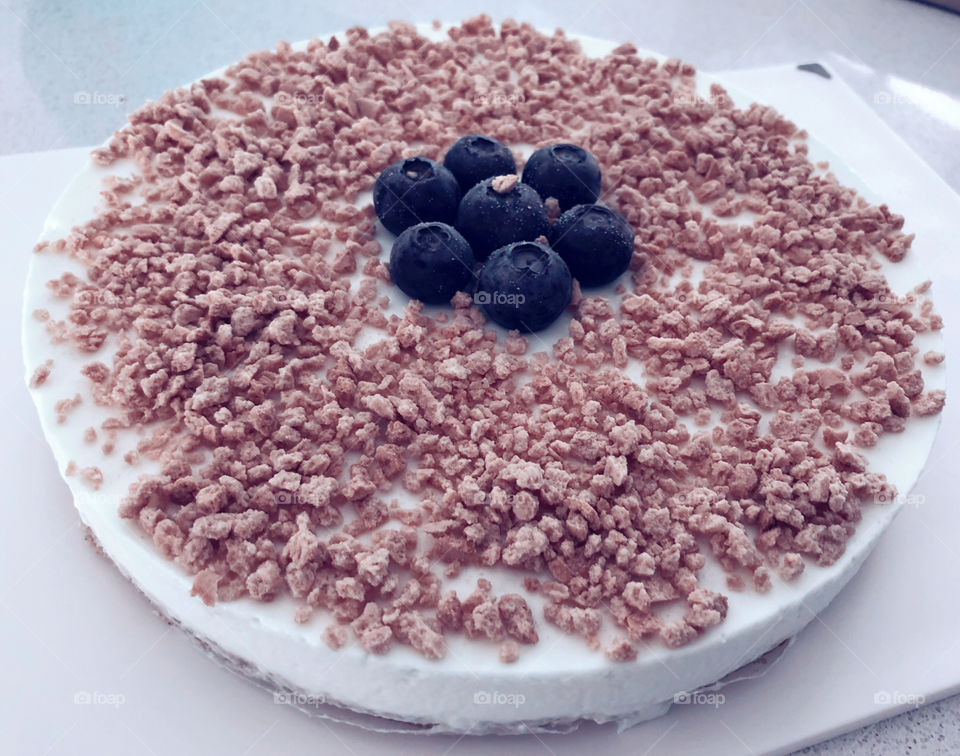 Lite Yogurt Cheesecake with blueberries and Golden Gaytime crunches 