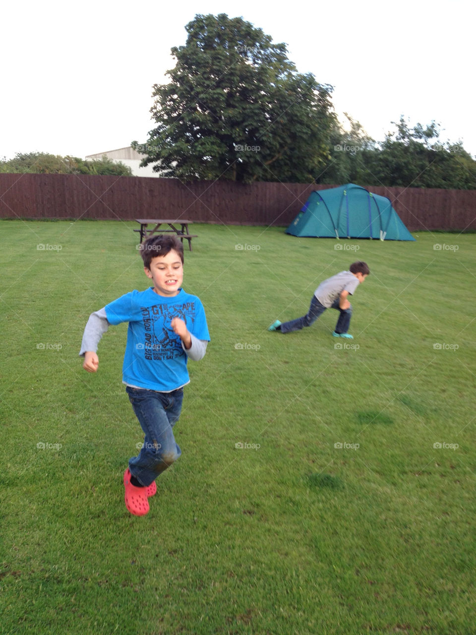 play kids boys running by mrm