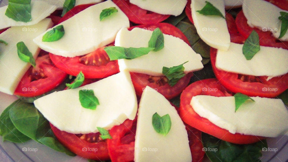 Healthy caprese salad