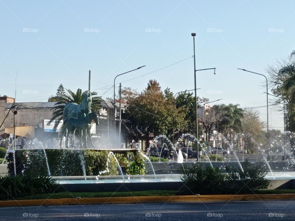 Urban water fountain / fuente de agua urbana