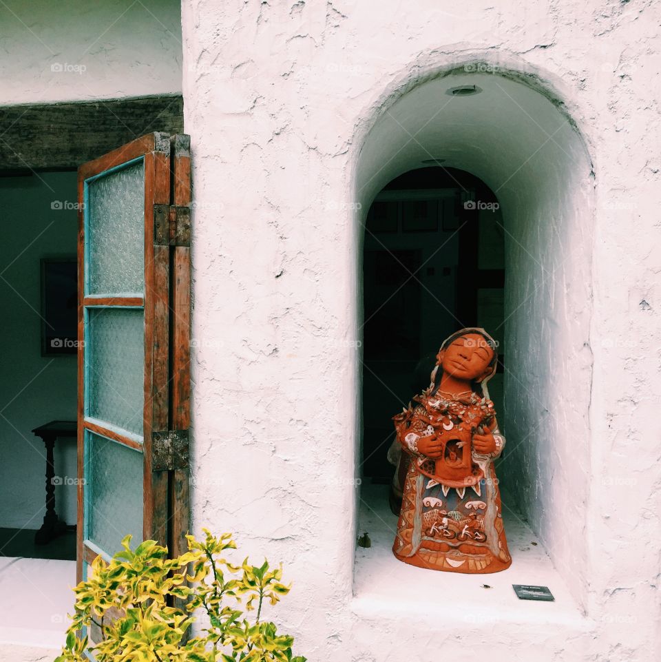 Window. Shot at one of the beautiful museums I've been to, the Pinto Art Gallery. 