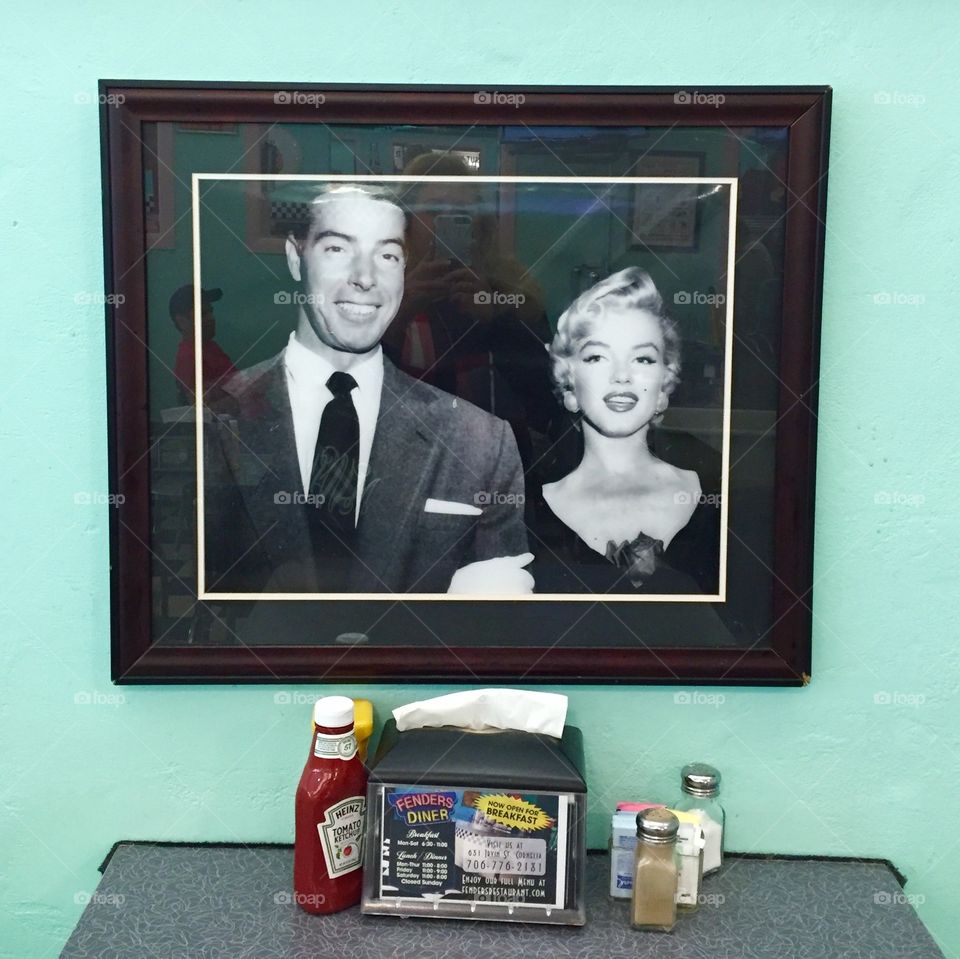 Photo of a Joe DiMaggio and Marilyn Monroe photo at a diner in Georgia.  