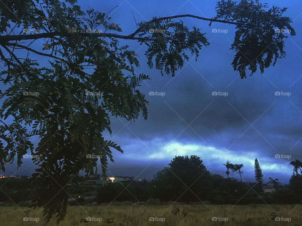 🌅06h20 - Clareie, #Jundiaí! Sem #sol, com #nuvens e #chuva, mas com muita alegria. 
Ótima #SegundaFeira a todos.
🍃
#sky
#céu
#photo
#nature
#manhã
#morning
#alvorada
#natureza
#horizonte
#fotografia
#paisagem
#inspiração
#amanhecer
#mobgraphy
#FotografeiEmJundiaí