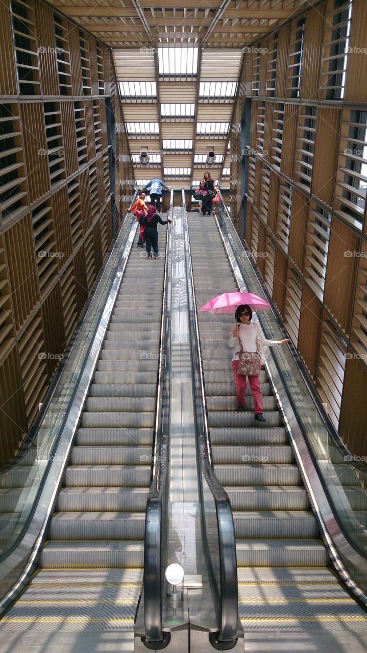 escalator. nu sentral