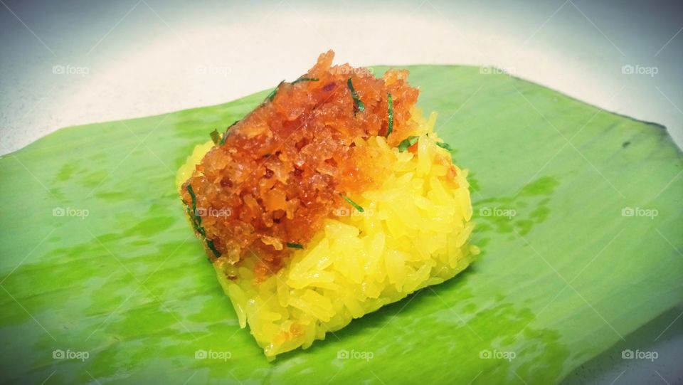 Tradition Thai supper: yellow sticky  rice made by Thai herb topped with spicy shrimps. #suppaer #appetizer #thaifood #traditional