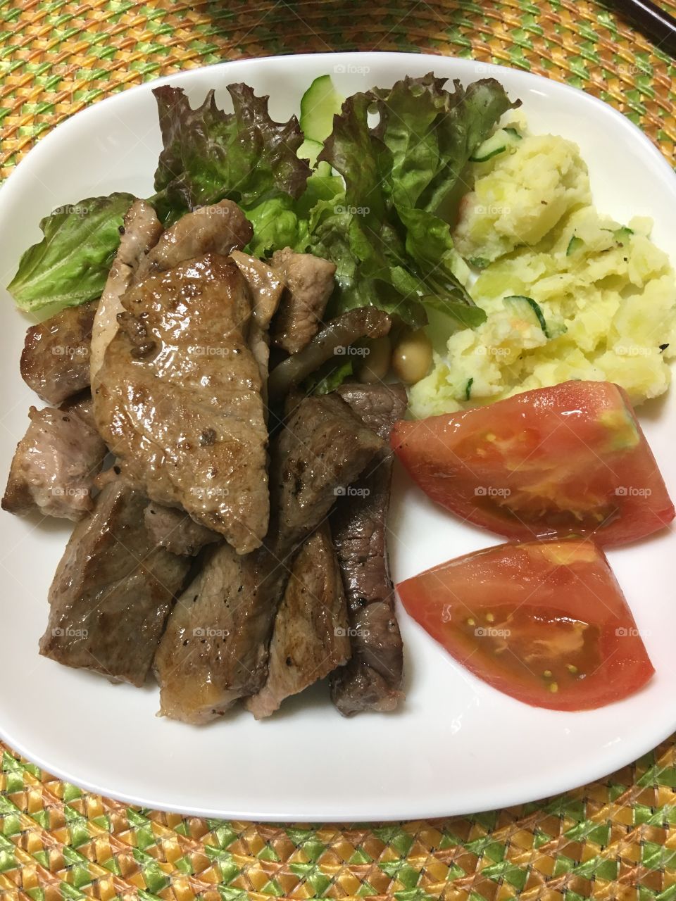 Beef stakes with salads 