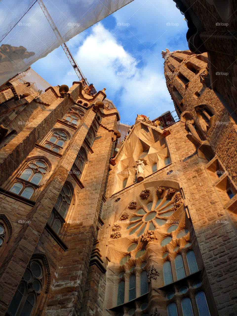 La Sagrada Familia | Basilica | Barcelona, Spannung

Antoni Gaudi's renowned unfinished church, started in the 1880s, with museum and city views.