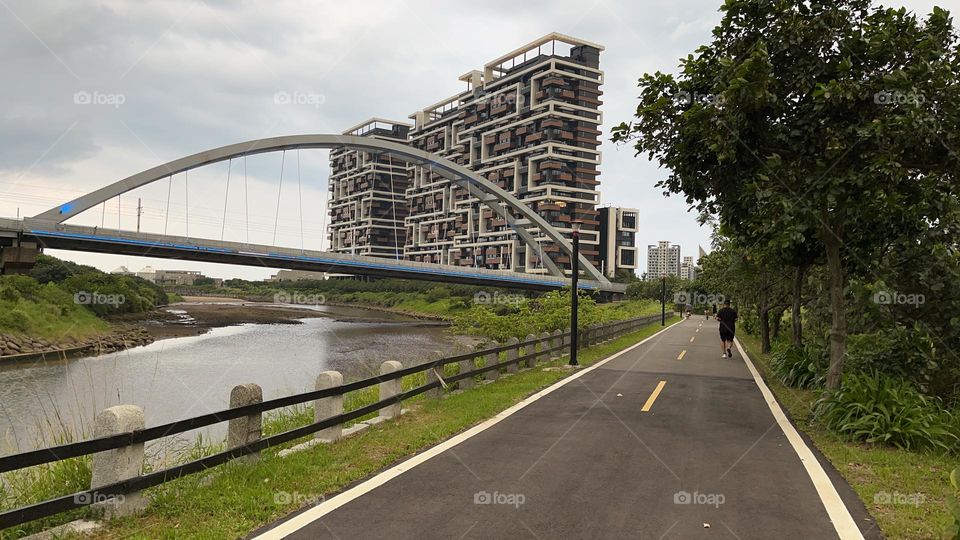 A bicycle and jogging path