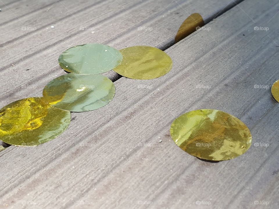 wood and golden circles decoration texture