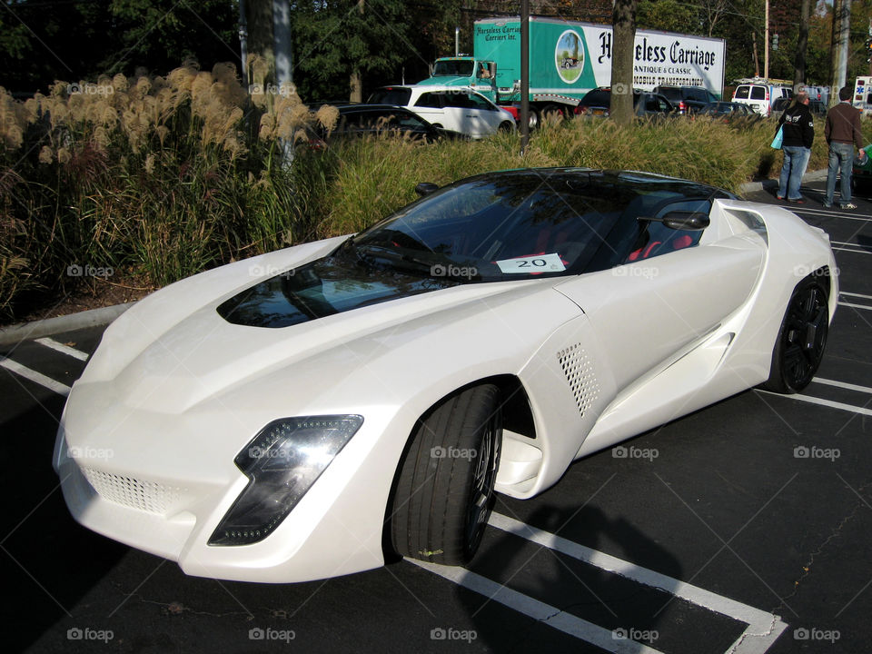 futuristic concept car by vincentm