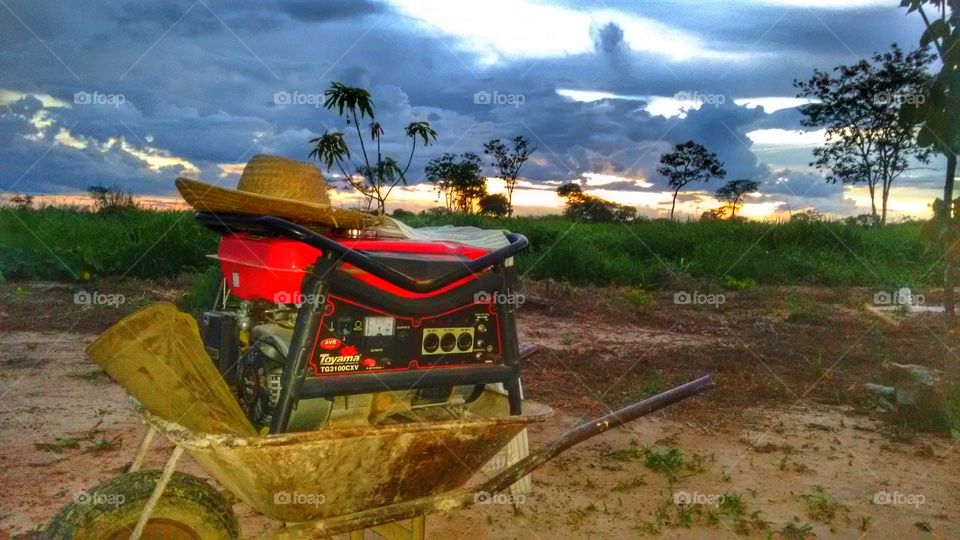 carrinho de mão chapéu roça