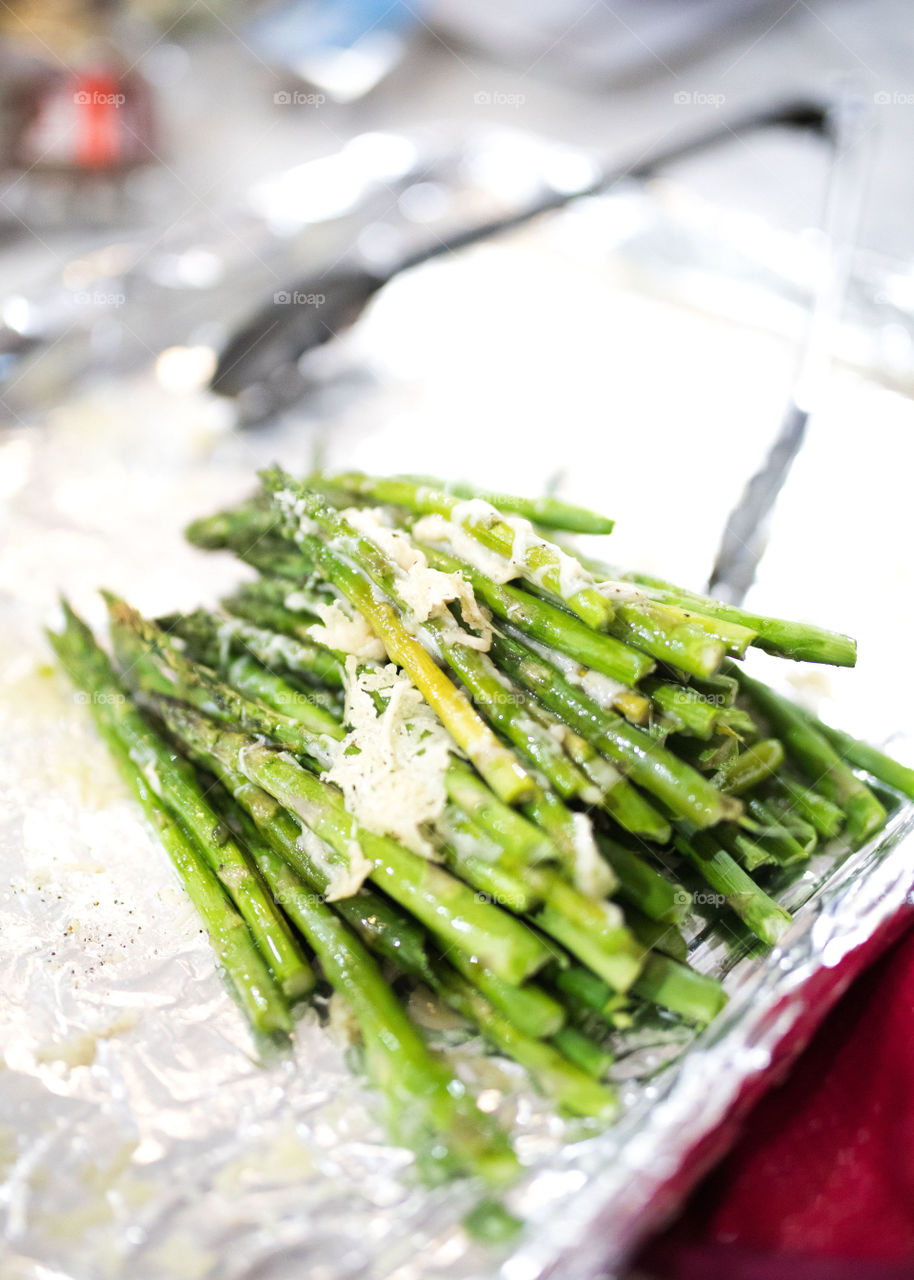 Delicious and healthy roasted asparagus with cheese!