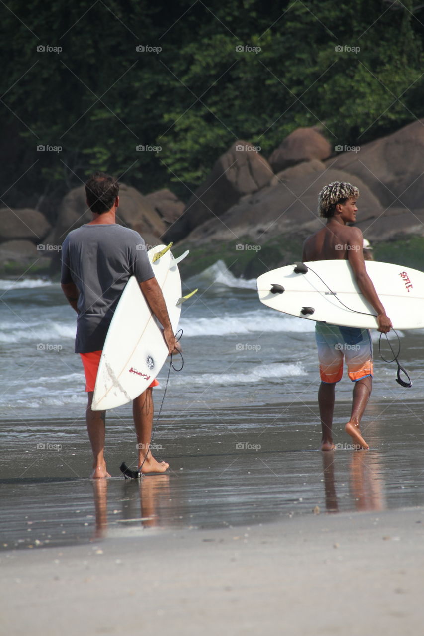 boys surfers