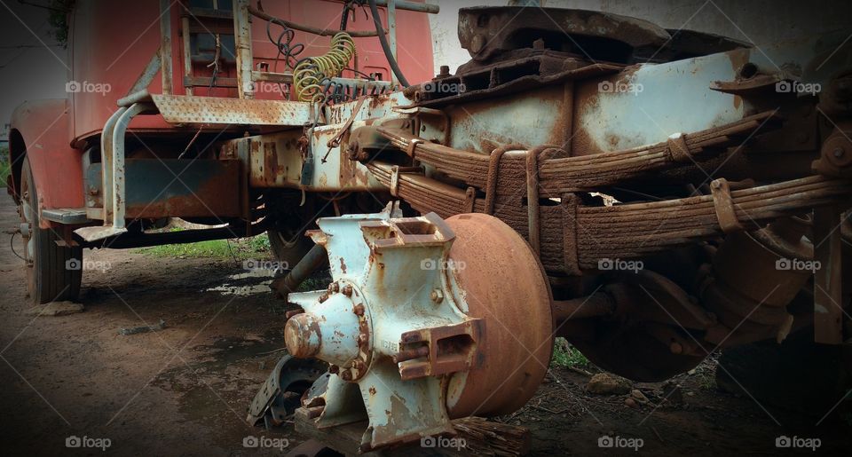 Old Truck - Caminhão Velho.