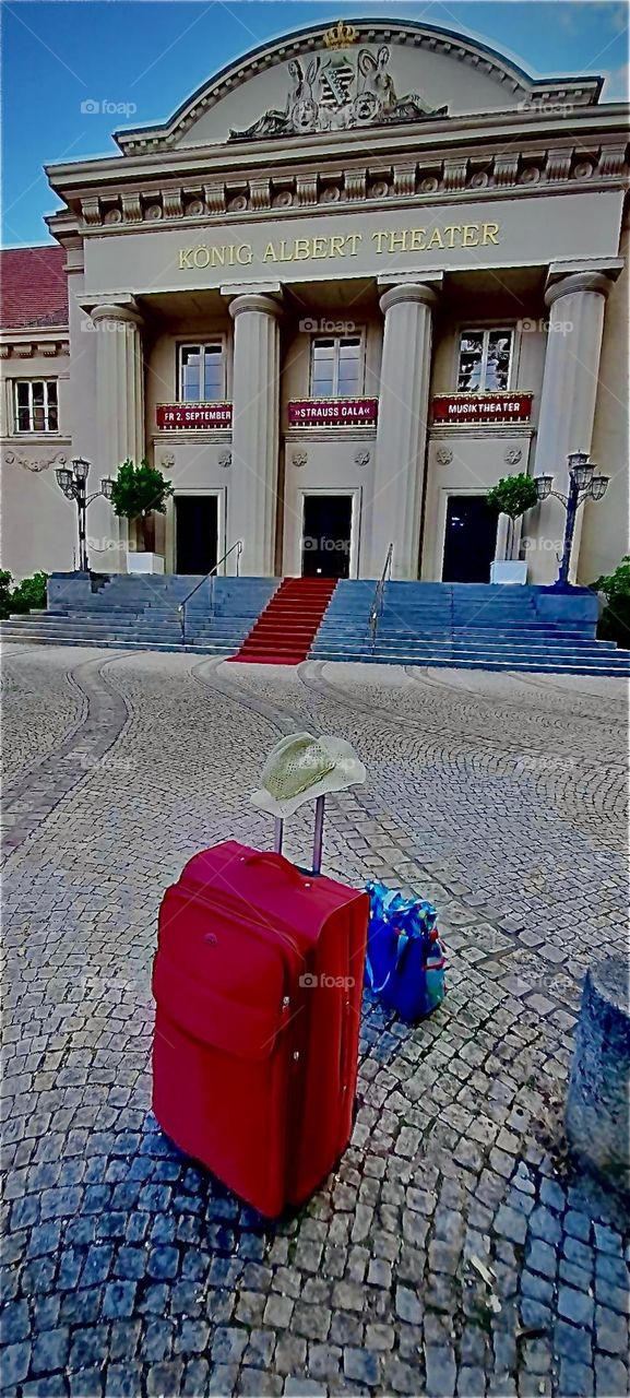 Just arrived in „Bad Ülsten“, a well known city in Saxony near the „Lüneburger Heide“, a large lush grass land with bushy vegetation and well known for the cheese that comes from there. 2022. Hypnotic Productions