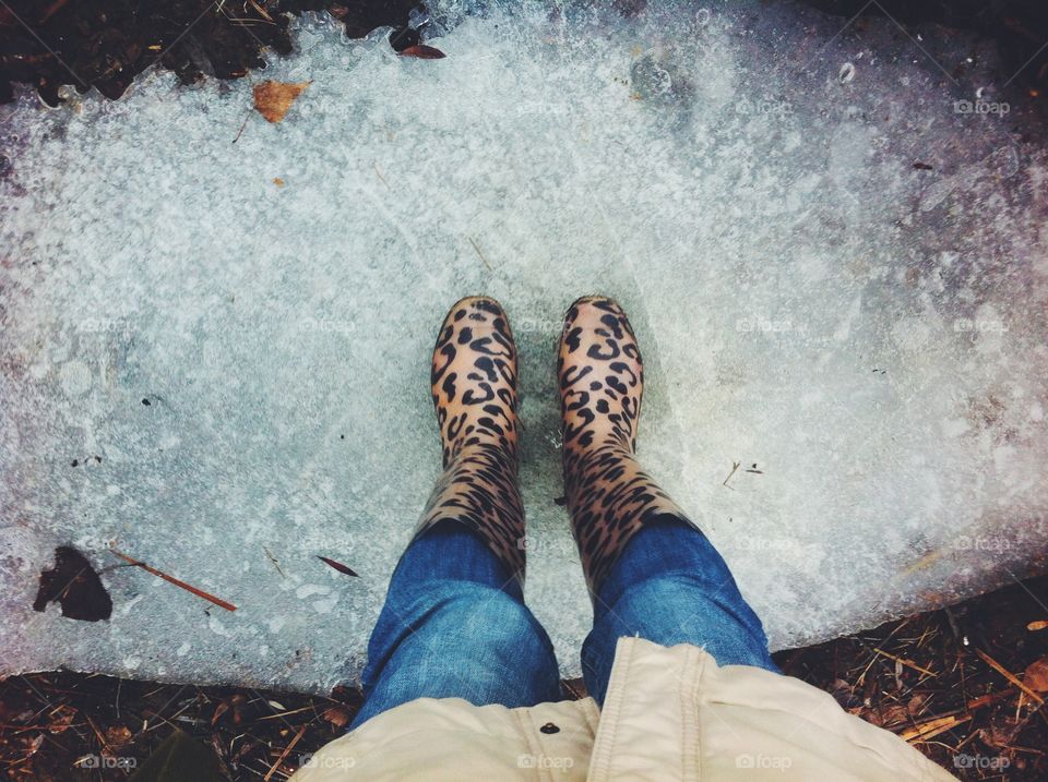 Feet in boots at the snow 