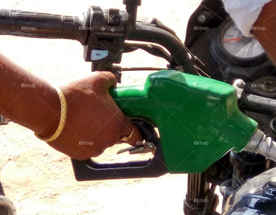 petrol fueling in vehicle