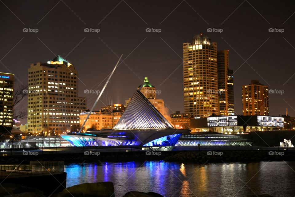 Milwaukee Art Museum at night