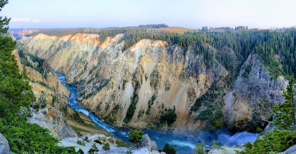 Yellowstone canyon Lookout Point over the Brink of the lower falls