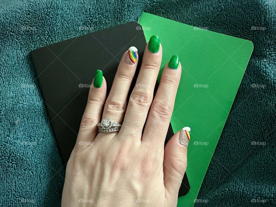 St. Patrick’s Day gel nail manicure 