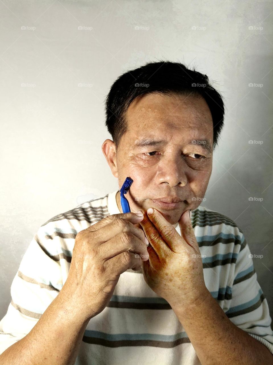 A Chinese man with a razor.