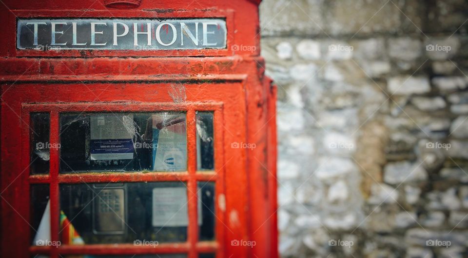 old red british telephone box
