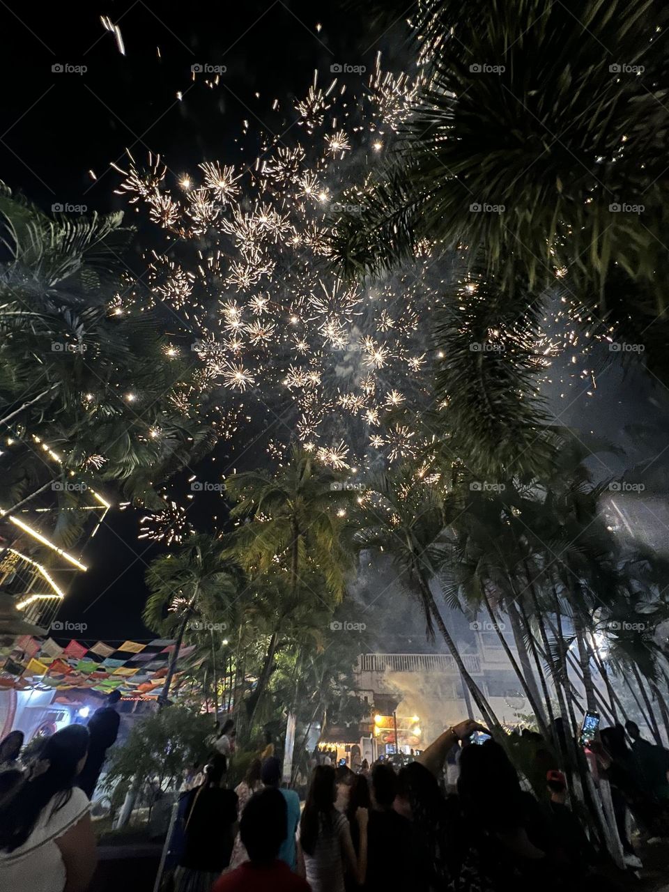 Pirotecnia en fiestas patronales de Sayulita Pueblo Mágico