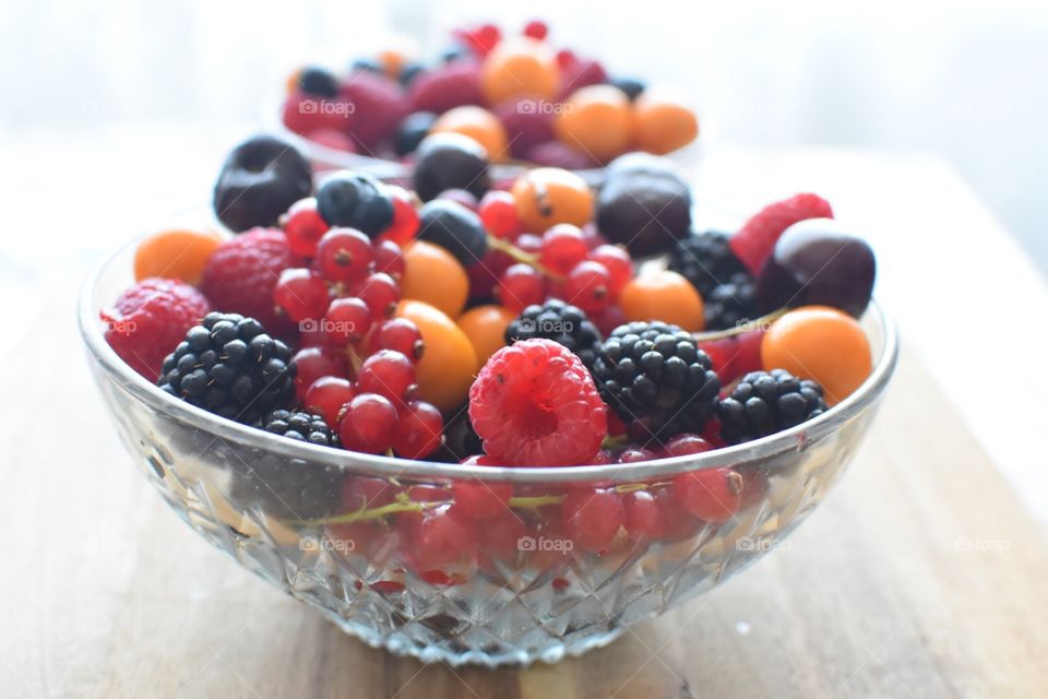 Fruits and berries hjälmrud