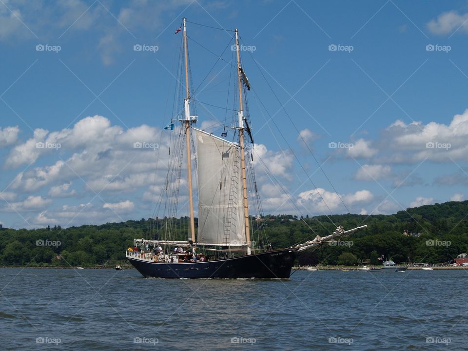 Sailing on the Hudson 