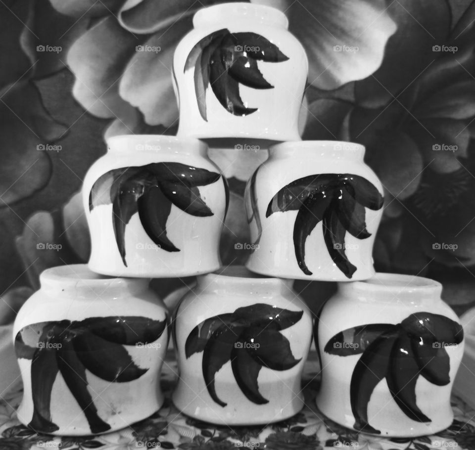 cups with leaf design