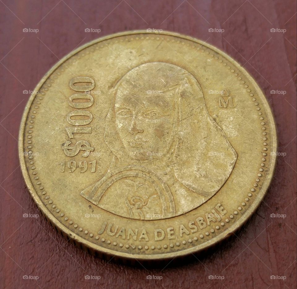One thousand pesos coin front