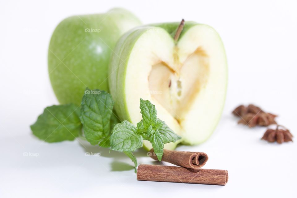 Green apple, mint leaf,  cinnamon