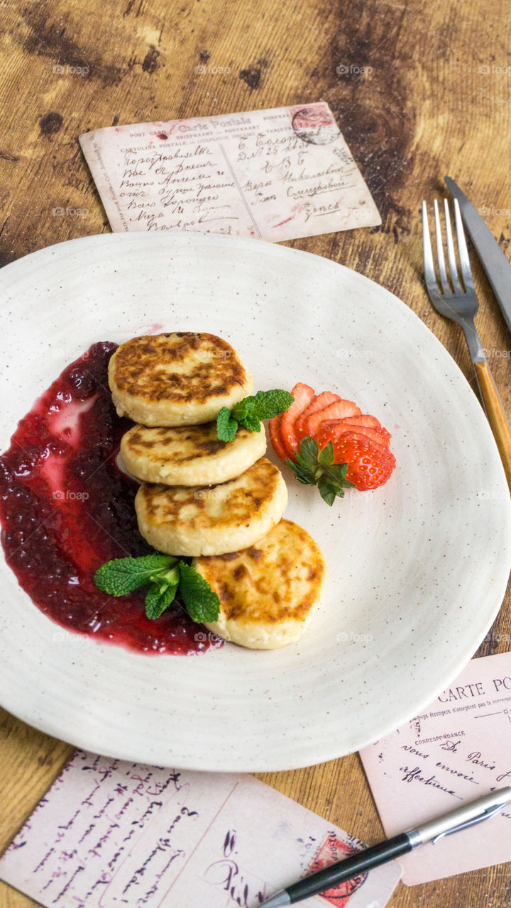 cottage cheese pancakes with strawberries