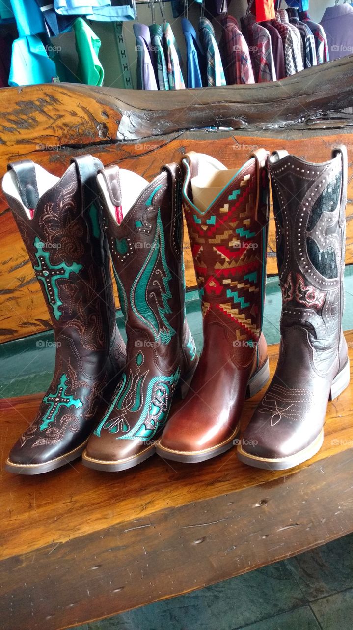 Botas femininas - brasileiras.